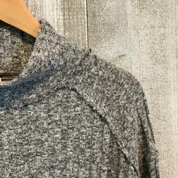 {Free People} High-Low Hem top - Picture 5 of 9